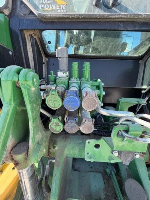 Image of John Deere 6120E equipment image 4