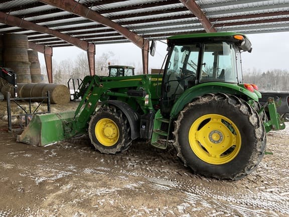 Image of John Deere 6120E equipment image 3