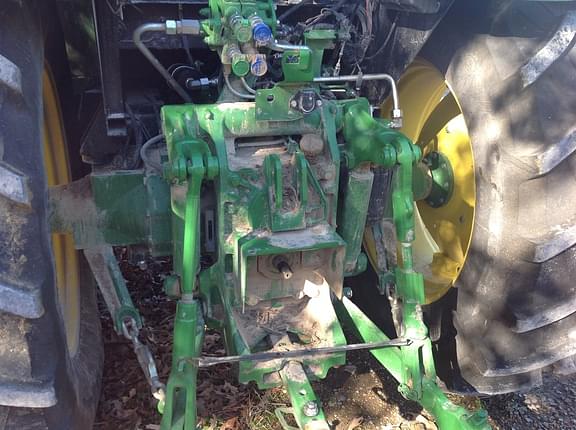 Image of John Deere 6120E equipment image 3