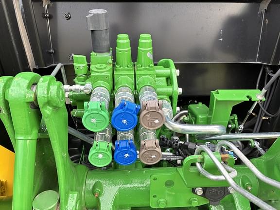Image of John Deere 6120E equipment image 4