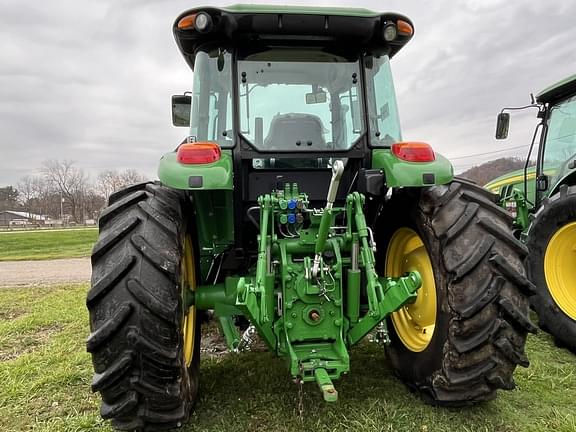 Image of John Deere 6120E equipment image 3