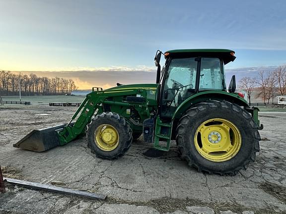 Image of John Deere 6120E equipment image 2