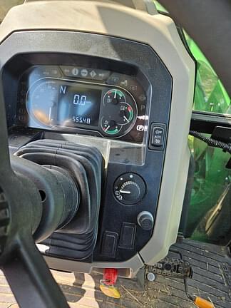 Image of John Deere 6120E equipment image 4