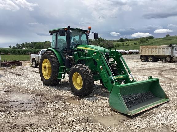 Image of John Deere 6120E equipment image 1