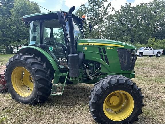 Image of John Deere 6120E equipment image 2