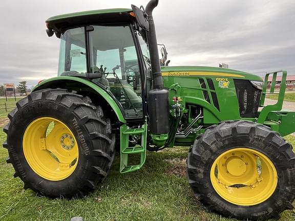 Image of John Deere 6120E equipment image 2