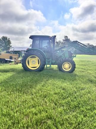Image of John Deere 6120E equipment image 3
