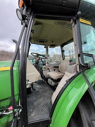 Image of John Deere 6120E equipment image 4