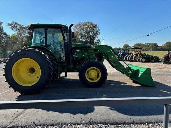 Image of John Deere 6120E equipment image 4