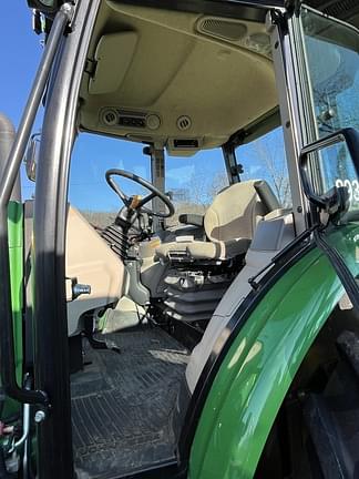 Image of John Deere 6120E equipment image 4