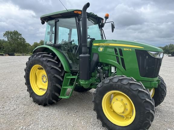 Image of John Deere 6120E equipment image 4