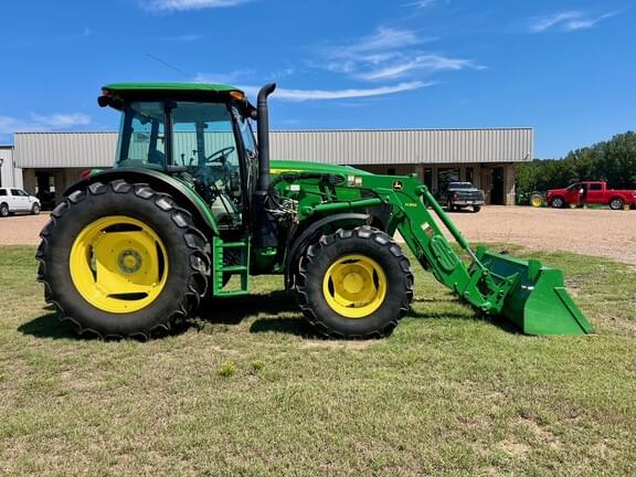 Image of John Deere 6120E equipment image 4