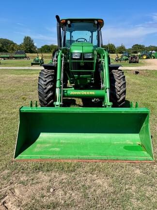 Image of John Deere 6120E equipment image 2