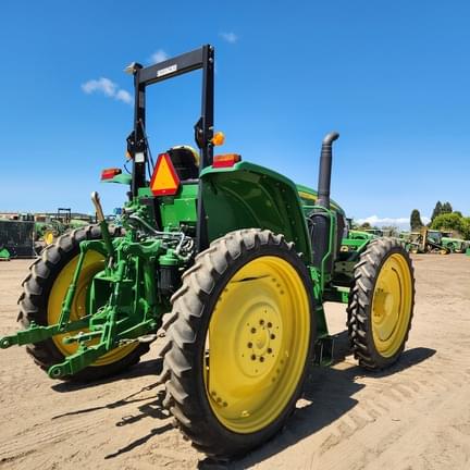 Image of John Deere 6120E equipment image 4