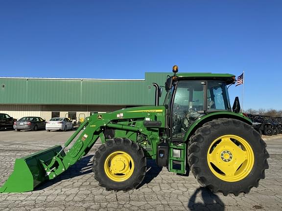 Image of John Deere 6120E equipment image 1