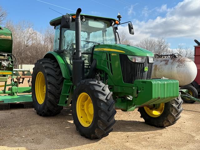 Image of John Deere 6120E equipment image 3