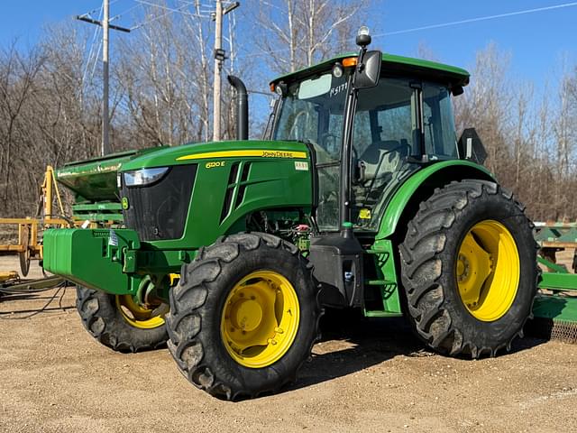 Image of John Deere 6120E equipment image 4