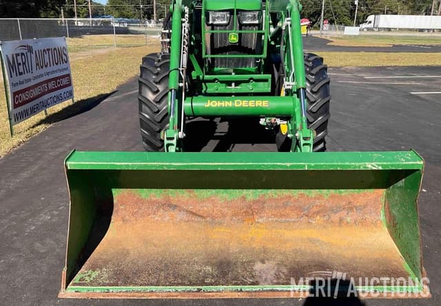 Image of John Deere 6120E equipment image 3