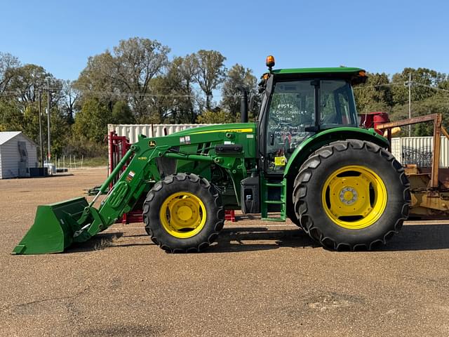 Image of John Deere 6120E equipment image 4