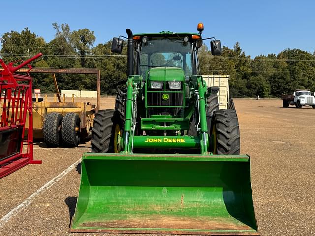 Image of John Deere 6120E equipment image 3