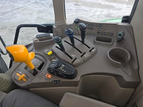 Image of John Deere 6120M equipment image 2