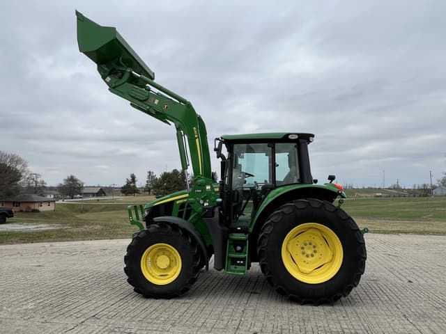 Image of John Deere 6120M equipment image 2