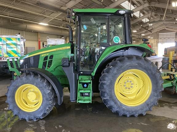 Image of John Deere 6120M equipment image 2