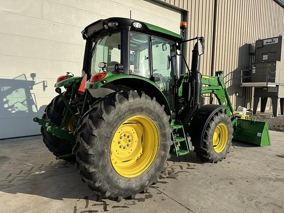 Image of John Deere 6120M equipment image 4