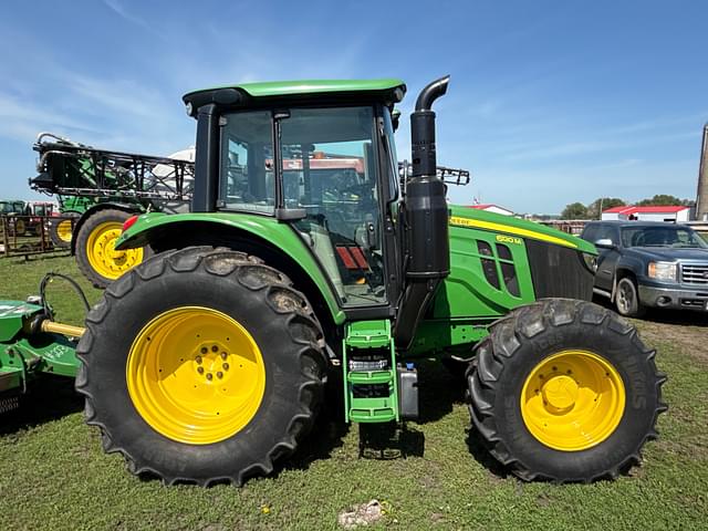 Image of John Deere 6120M equipment image 2