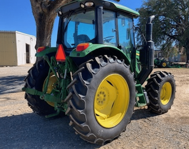 Image of John Deere 6120M equipment image 2