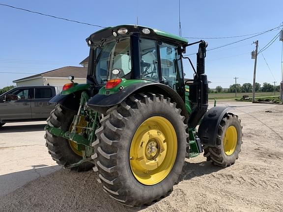 Image of John Deere 6120M equipment image 4