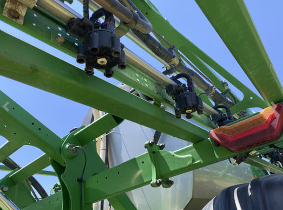 Image of John Deere 612R equipment image 4