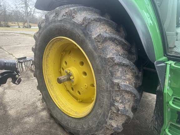 Image of John Deere 6130M equipment image 4