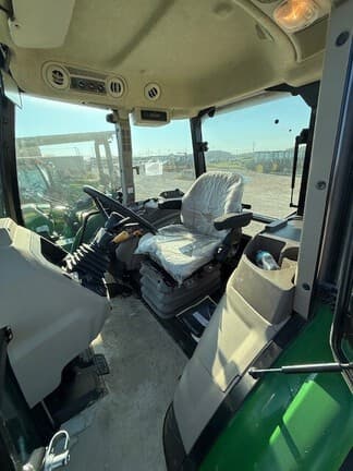 Image of John Deere 6135E equipment image 4
