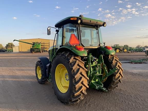 Image of John Deere 6135E equipment image 3