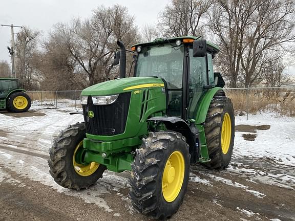 Image of John Deere 6135E equipment image 1