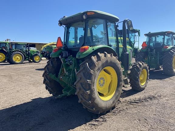 Image of John Deere 6135E equipment image 3