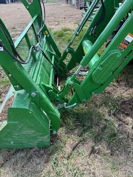 Image of John Deere 6135E equipment image 2