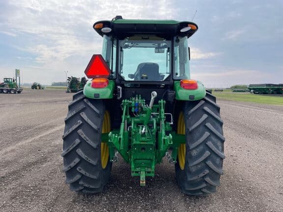 Image of John Deere 6135E equipment image 3