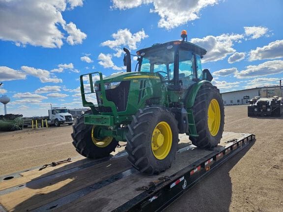 2022 John Deere 6135E Equipment Image0