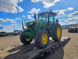2022 John Deere 6135E Image
