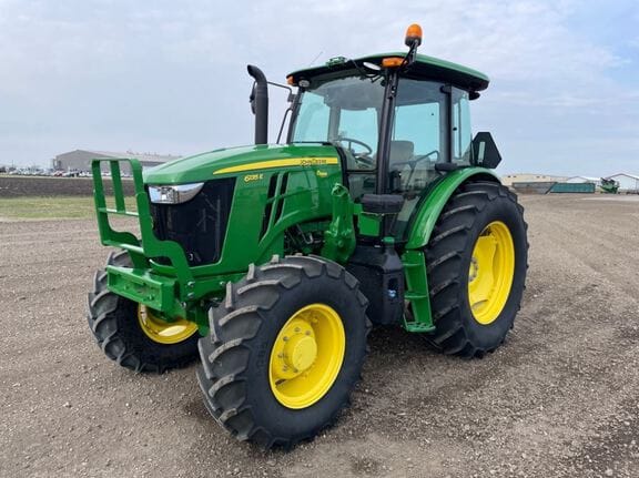2022 John Deere 6135E Equipment Image0