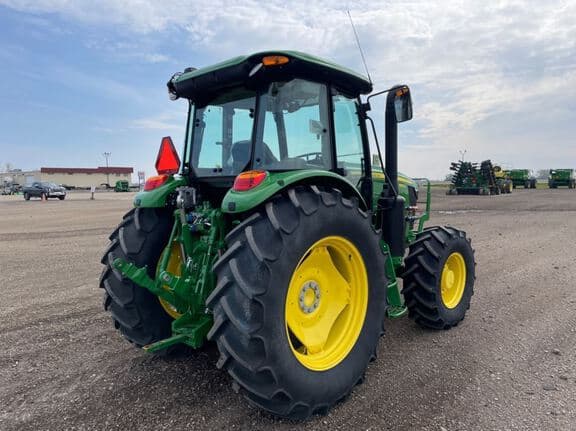 Image of John Deere 6135E equipment image 4