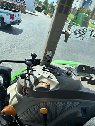 Image of John Deere 6135E equipment image 4