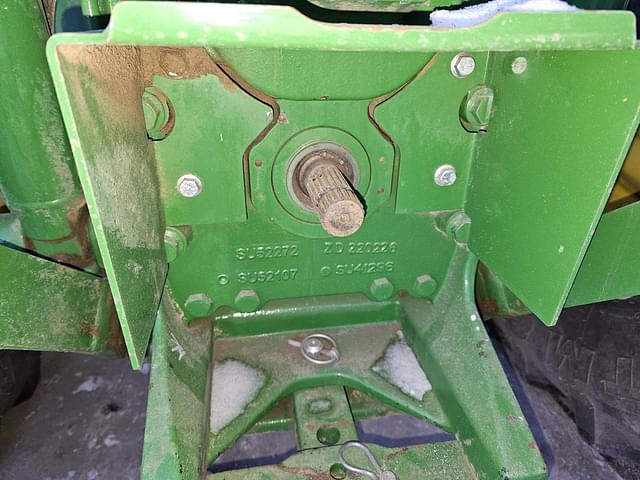 Image of John Deere 6135E equipment image 3