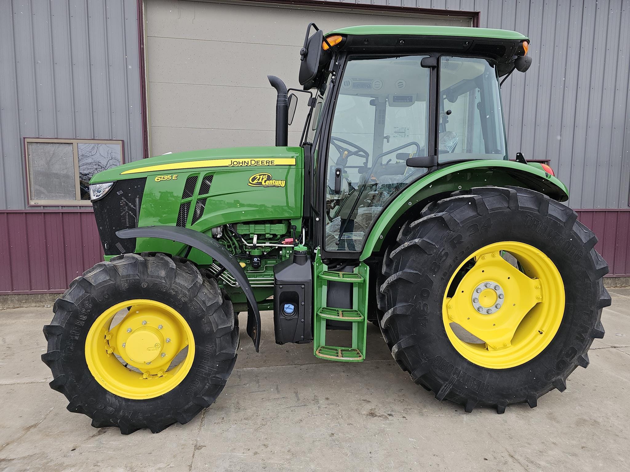 2022 John Deere 6135E Equipment Image0
