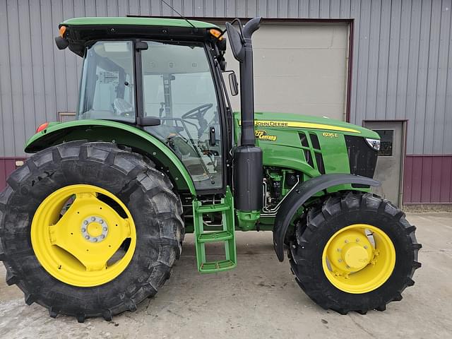 Image of John Deere 6135E equipment image 1