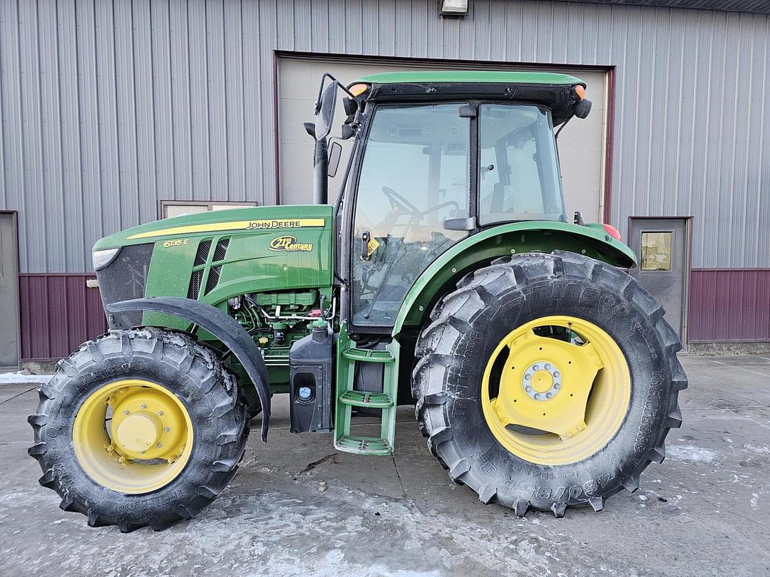 Image of John Deere 6135E Primary image