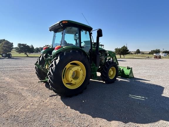 Image of John Deere 6135E equipment image 4