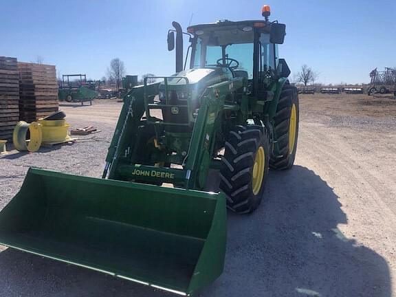 Image of John Deere 6135E equipment image 1